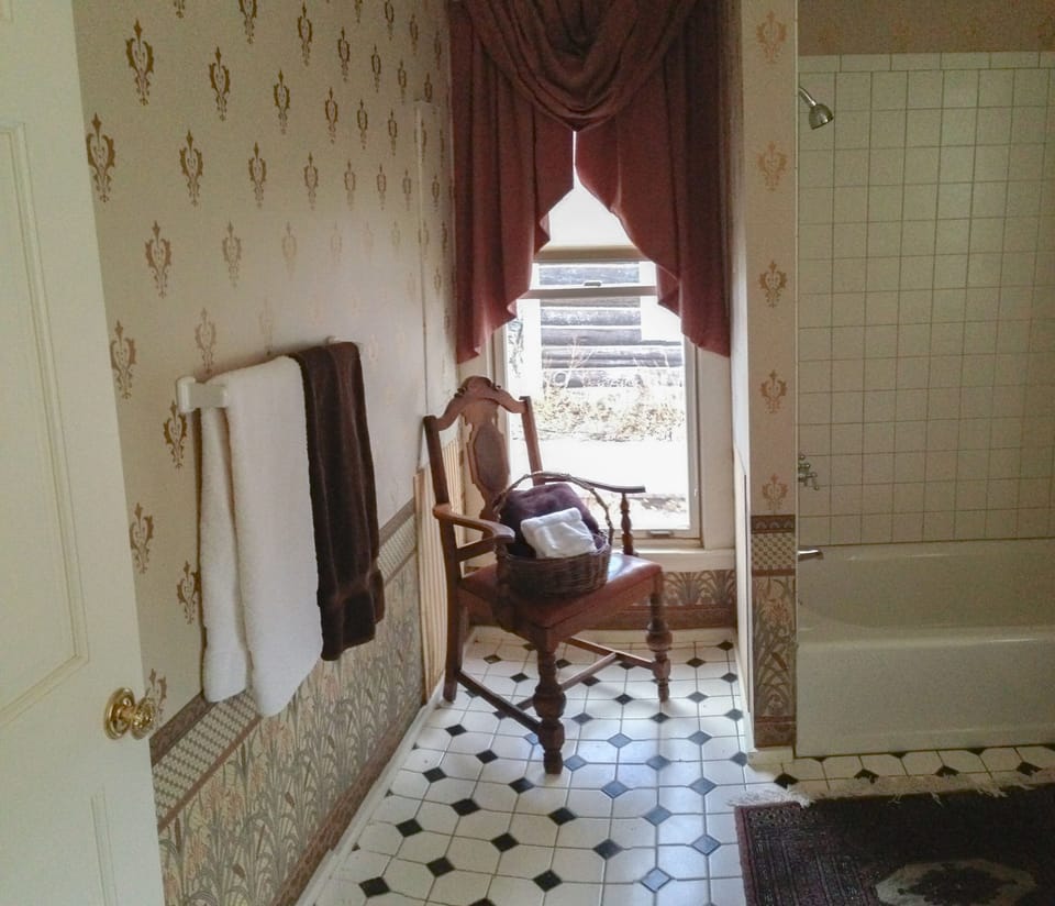 The Della Gammon Room | Bathroom | Shower, towels