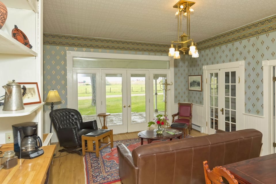 The Charlie Ford Room | Living area