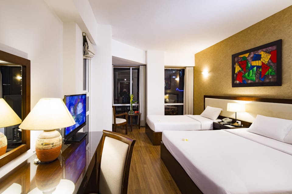 Deluxe Twin City View | Minibar, in-room safe, desk, blackout drapes