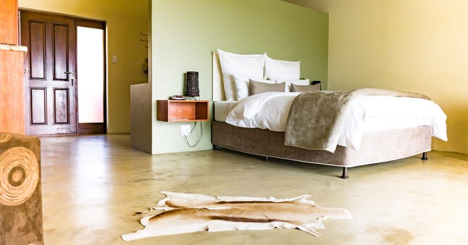 Comfort Room, 1 Bedroom, Mountain View | Free minibar, in-room safe, individually decorated