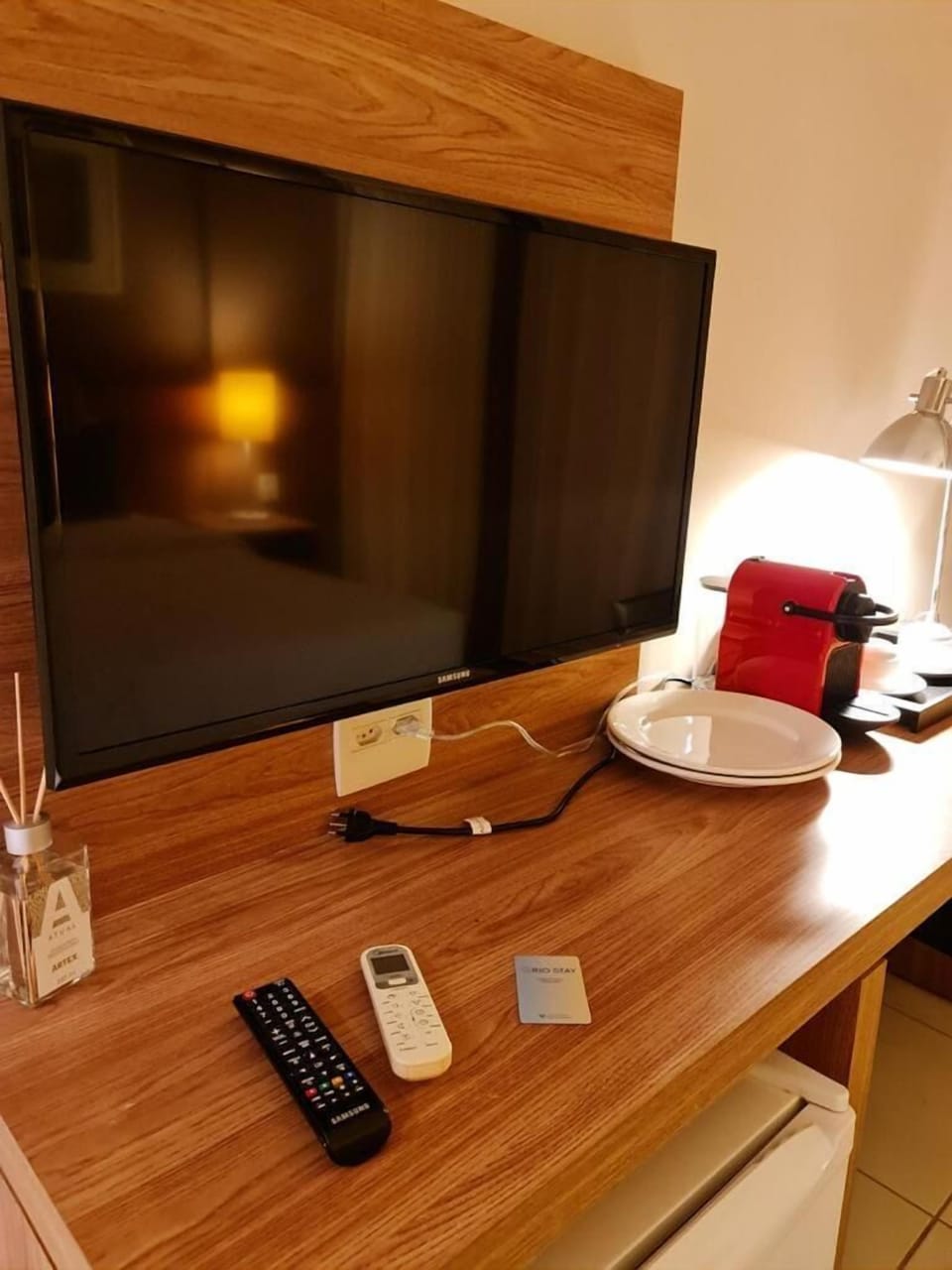 Desk, soundproofing, free WiFi, bed sheets