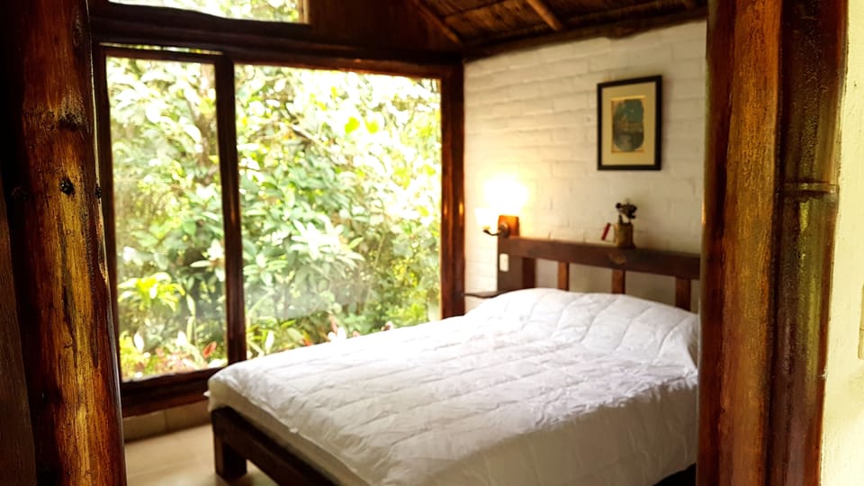 2 bedrooms, individually decorated, individually furnished, bed sheets