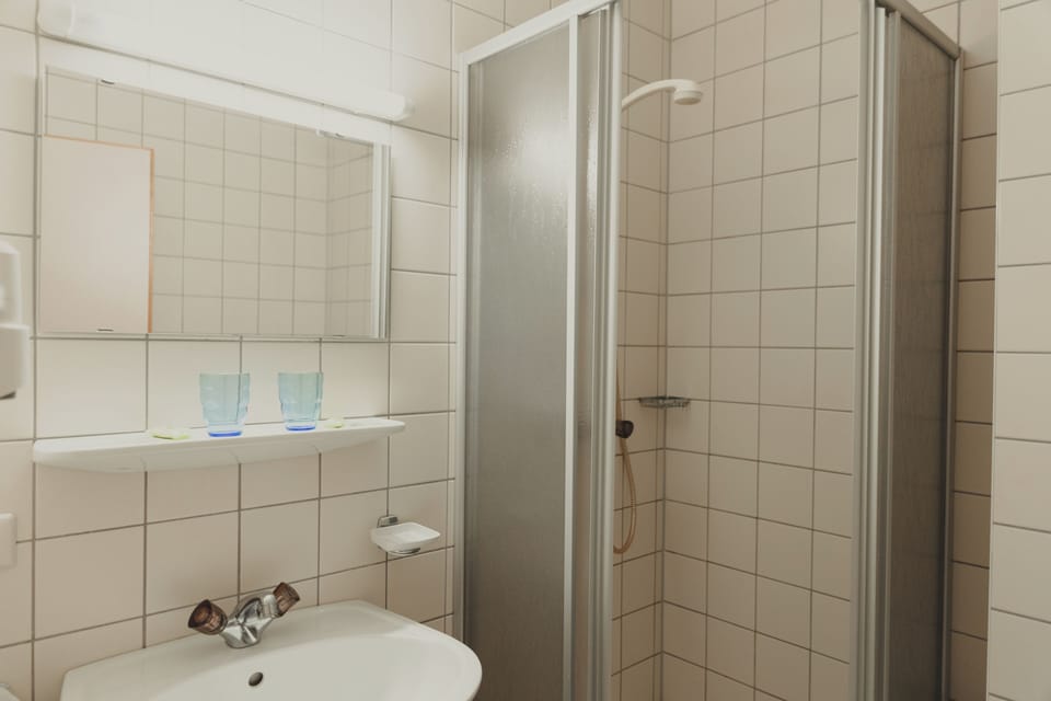 Shower, towels