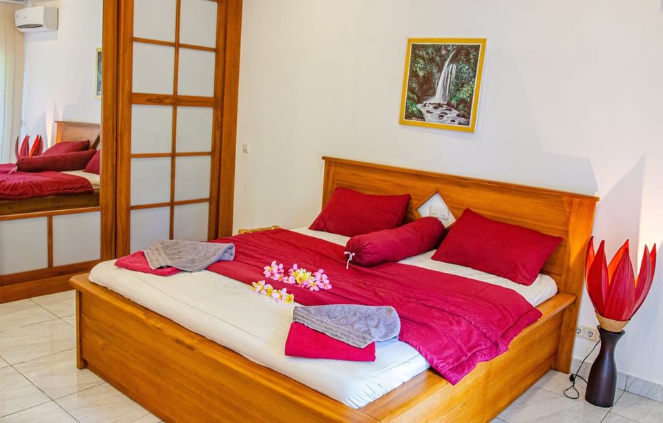 Deluxe Apartment, 2 Bedrooms, Kitchen, Pool View | 2 bedrooms, desk, WiFi (free), bed sheets