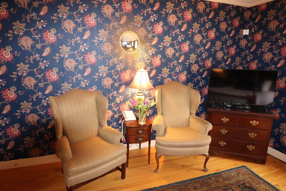 24 - Swift Room | Living area | TV