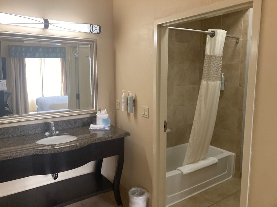Premium bedding, in-room safe, desk, laptop workspace
