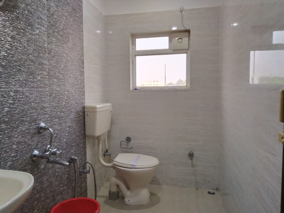 Executive Room | Bathroom | Shower, towels