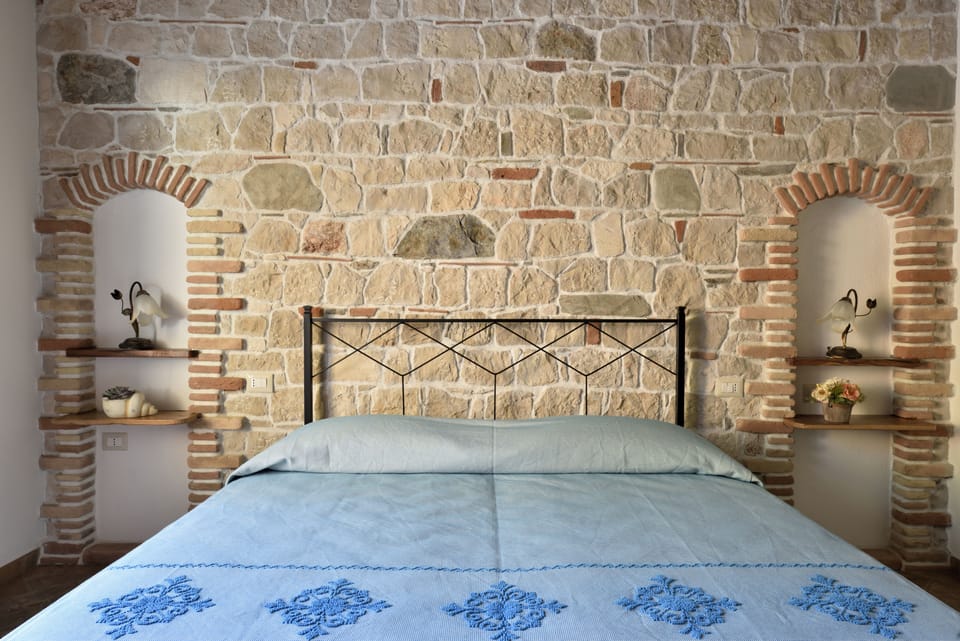 Standard Room | Minibar, in-room safe, individually furnished, desk
