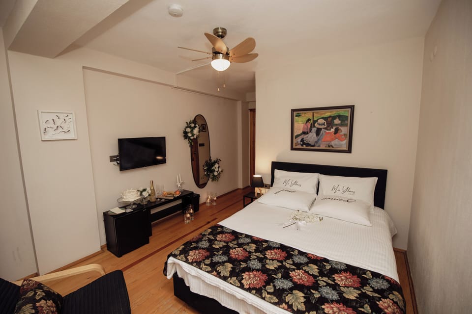 Comfort Room | Laptop workspace, blackout drapes, iron/ironing board, free WiFi