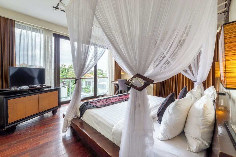 Villa (Super Deluxe Pool Villa) | Pillowtop beds, in-room safe, desk, free WiFi