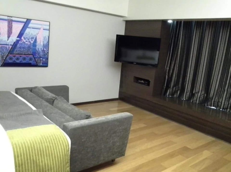 Deluxe Room | Premium bedding, minibar, in-room safe, desk