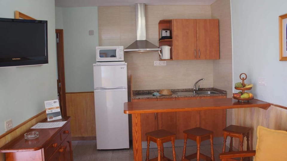 Fridge, microwave, coffee/tea maker, cookware/dishes/utensils