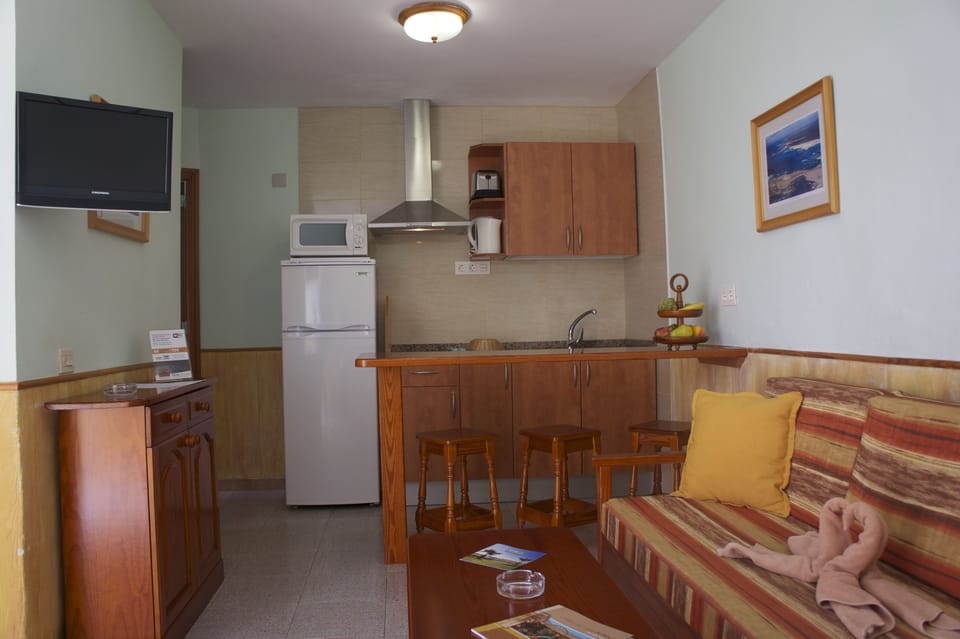 Fridge, microwave, coffee/tea maker, cookware/dishes/utensils