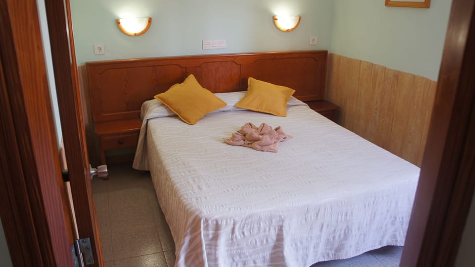 1 bedroom, in-room safe, free WiFi, bed sheets