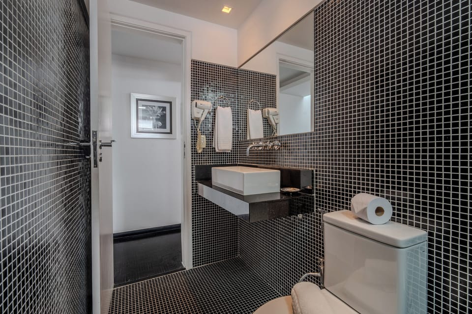 Deluxe Suite, 1 Double Bed | Bathroom | Shower, rainfall showerhead, free toiletries, towels