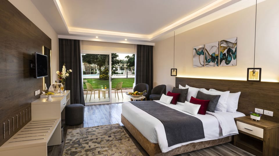 Deluxe Double or Twin Room | Premium bedding, minibar, in-room safe, iron/ironing board