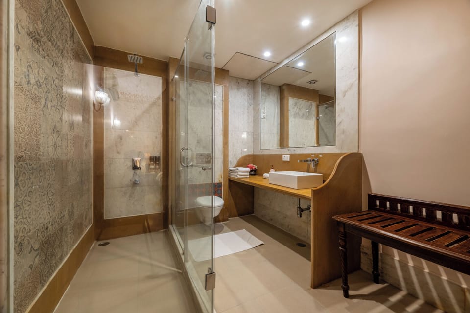 Deluxe Triple Room, Private Bathroom, Courtyard View | Bathroom | Shower, eco-friendly toiletries, hair dryer, slippers