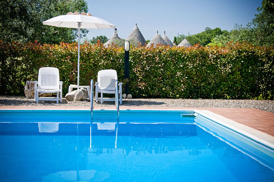 Seasonal outdoor pool, pool umbrellas, sun loungers