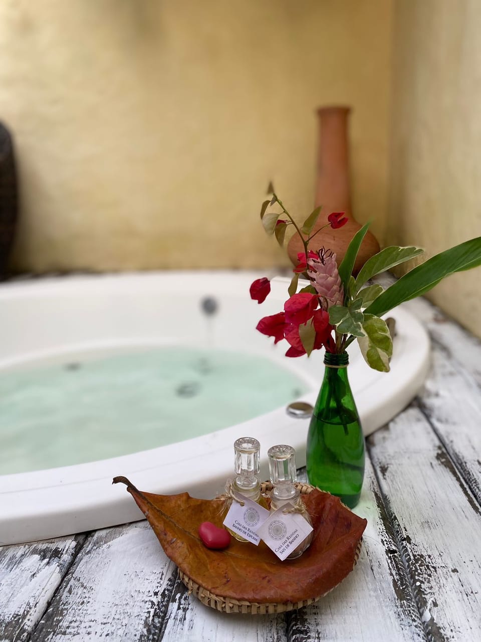 Deluxe Room | Bathroom | Free toiletries, towels