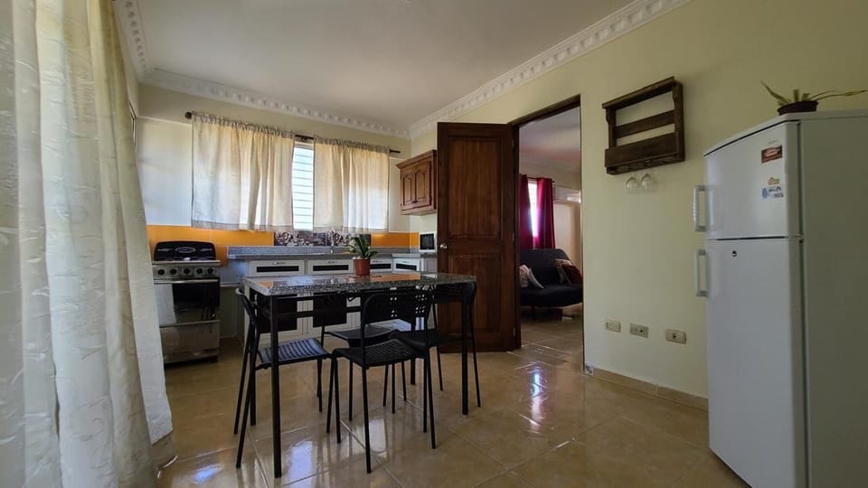 Executive Room, Balcony | Living area | 40-inch Smart TV with cable channels, TV, Netflix