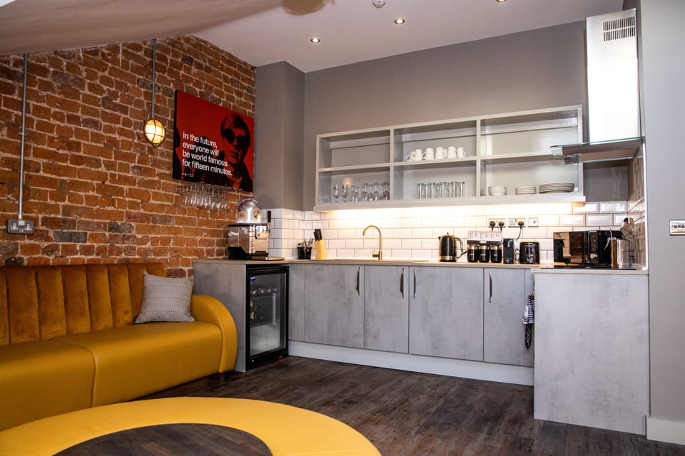 Exclusive Apartment, 1 Bedroom, Courtyard View | Private kitchen | Full-size fridge, microwave, oven, stovetop