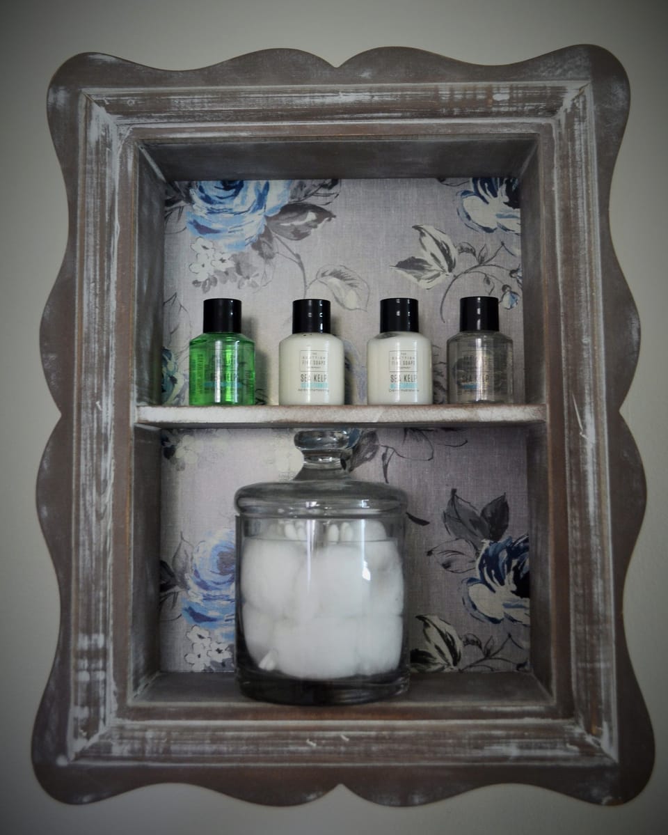 Aigan Twin/Double Room | Bathroom | Free toiletries, hair dryer, bathrobes, slippers