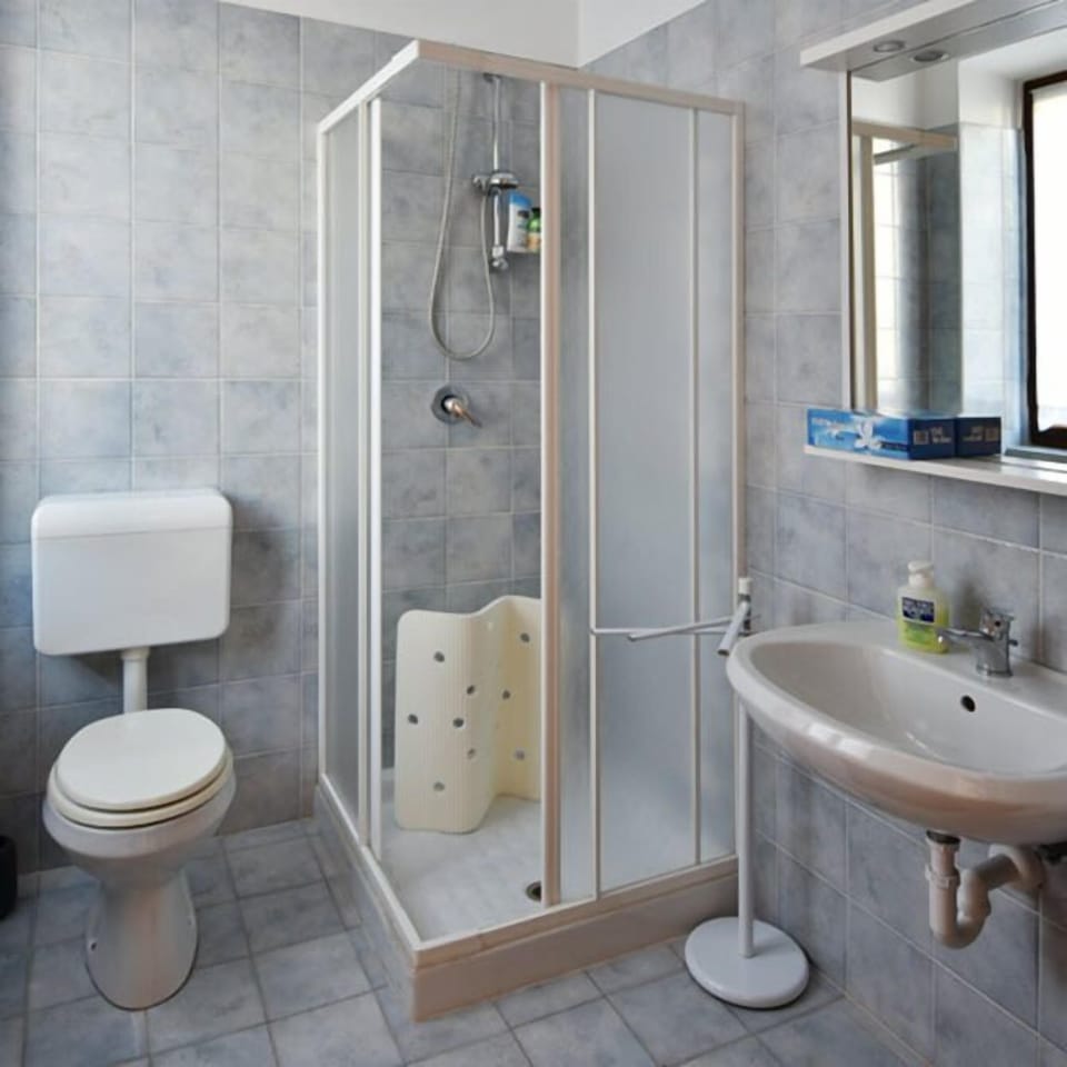 Double Room, Terrace | Bathroom | Shower, free toiletries, hair dryer, slippers