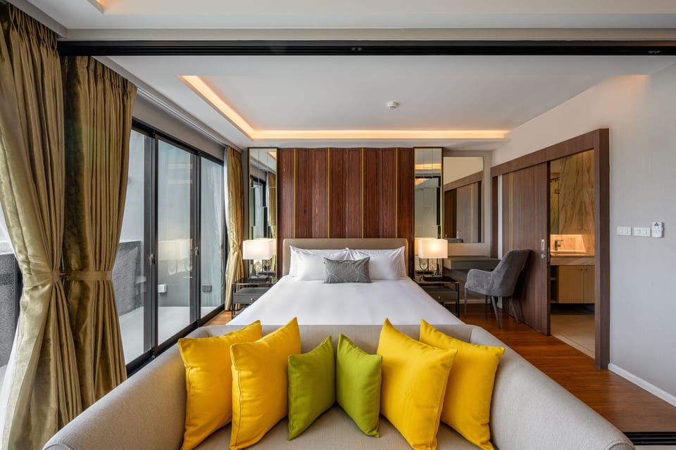 Grande 2 Bedroom Suite Ocean View with Plunge Pool | Minibar, in-room safe, individually decorated, individually furnished