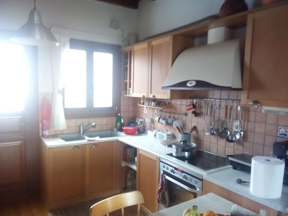 House, 3 Bedrooms | Private kitchen | Full-size fridge, oven, stovetop, coffee/tea maker