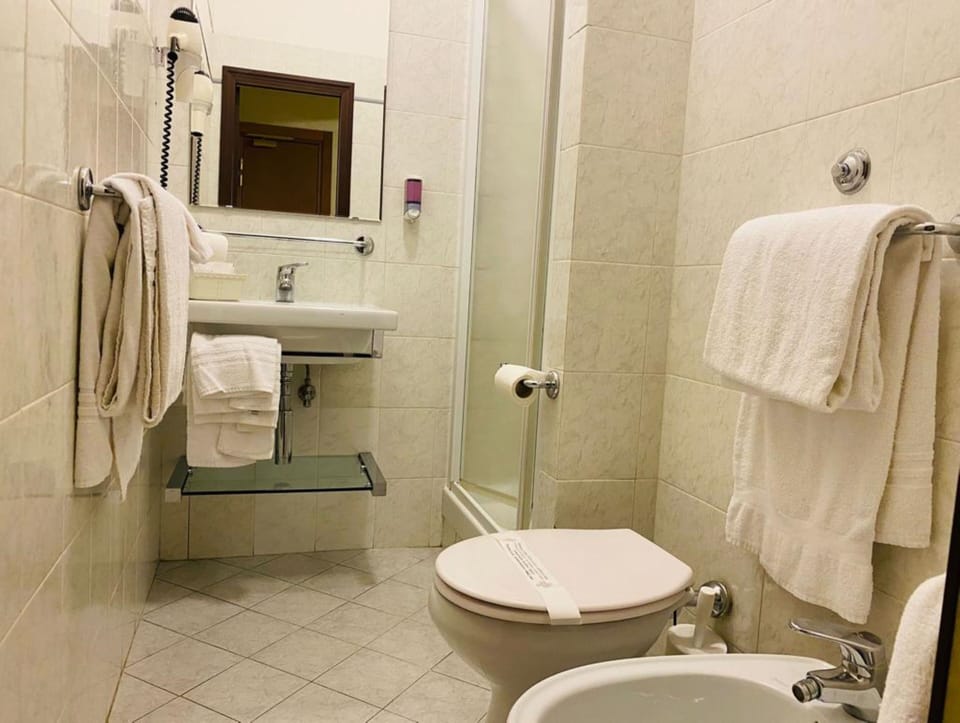 Shower, towels