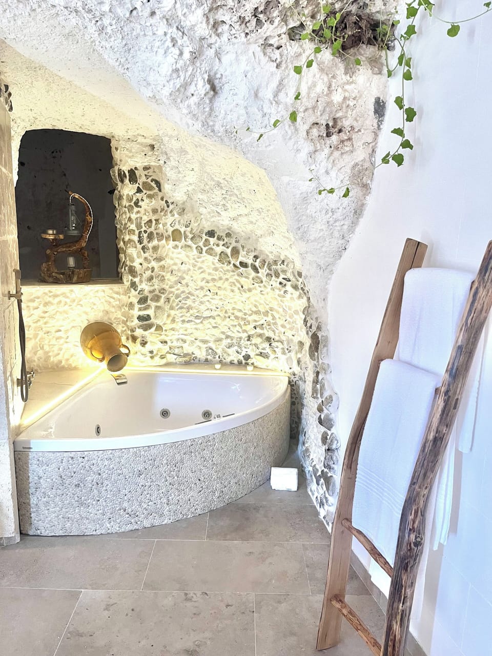 Suite | Private spa tub