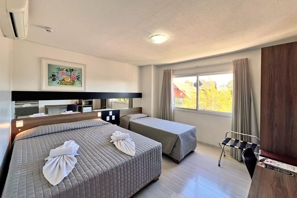 Luxury Triple Room | Minibar, in-room safe, desk, free WiFi