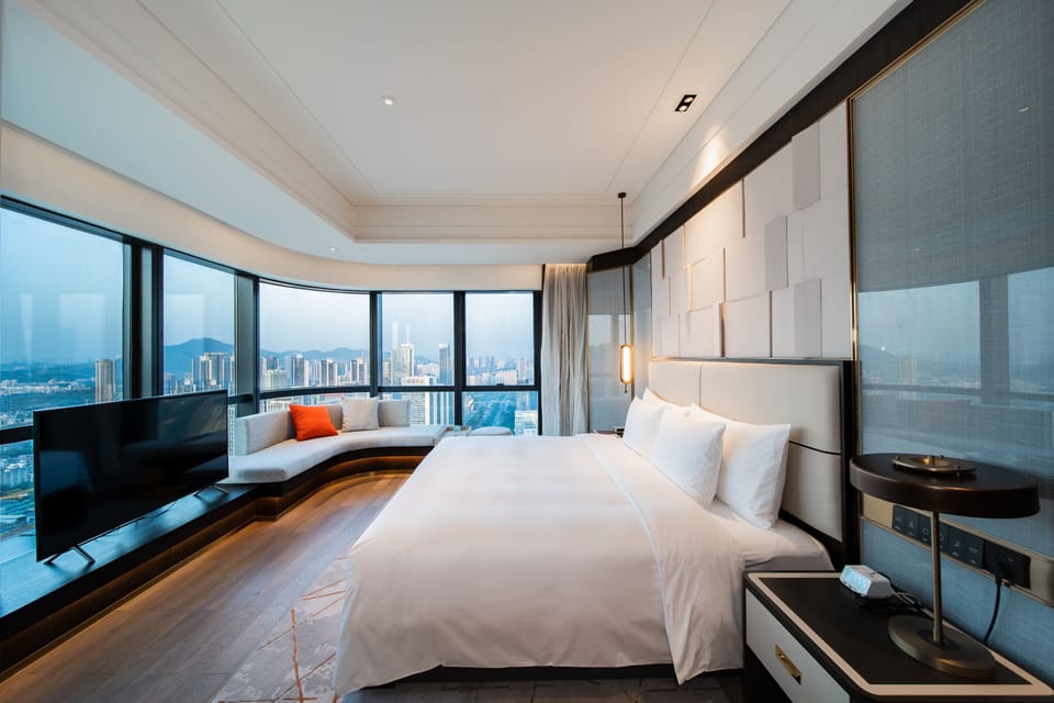 Suite, 1 Bedroom, Club Lounge Access | Minibar, in-room safe, desk, laptop workspace