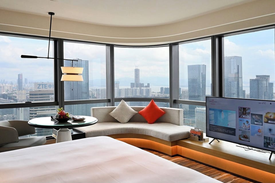 Standard Room, 1 King Bed, City View | Minibar, in-room safe, desk, laptop workspace