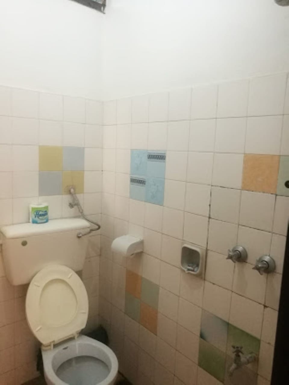 Standard Room | Bathroom | Shower, free toiletries, slippers, towels