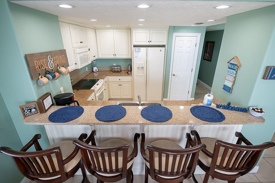 Condo, Multiple Beds, Balcony, Ocean View | Private kitchen | Fridge, microwave, oven, stovetop
