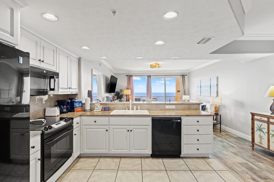 Condo, Multiple Beds, Pool Access | Private kitchen | Fridge, microwave, oven, stovetop