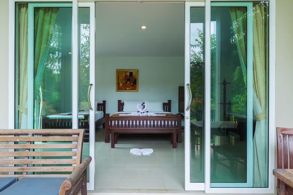 Villa (Pool Access) | Desk, free WiFi