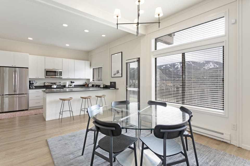 Townhome, 4 Bedrooms | Dining