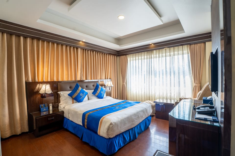 Deluxe Queen Room | Free WiFi, bed sheets