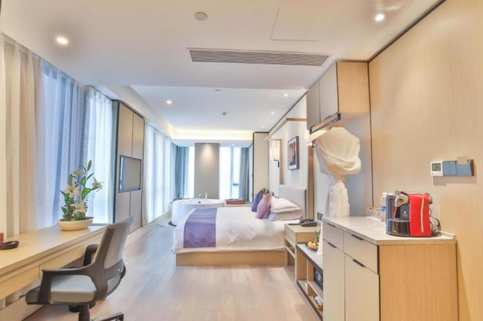 SSAW Concept Room | Desk, blackout drapes, soundproofing, rollaway beds