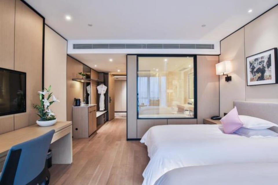 Executive City-view Twin Room | Desk, blackout drapes, soundproofing, rollaway beds