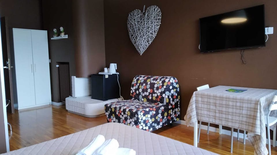 Double Room, Balcony (81) | Minibar, desk, free WiFi, bed sheets