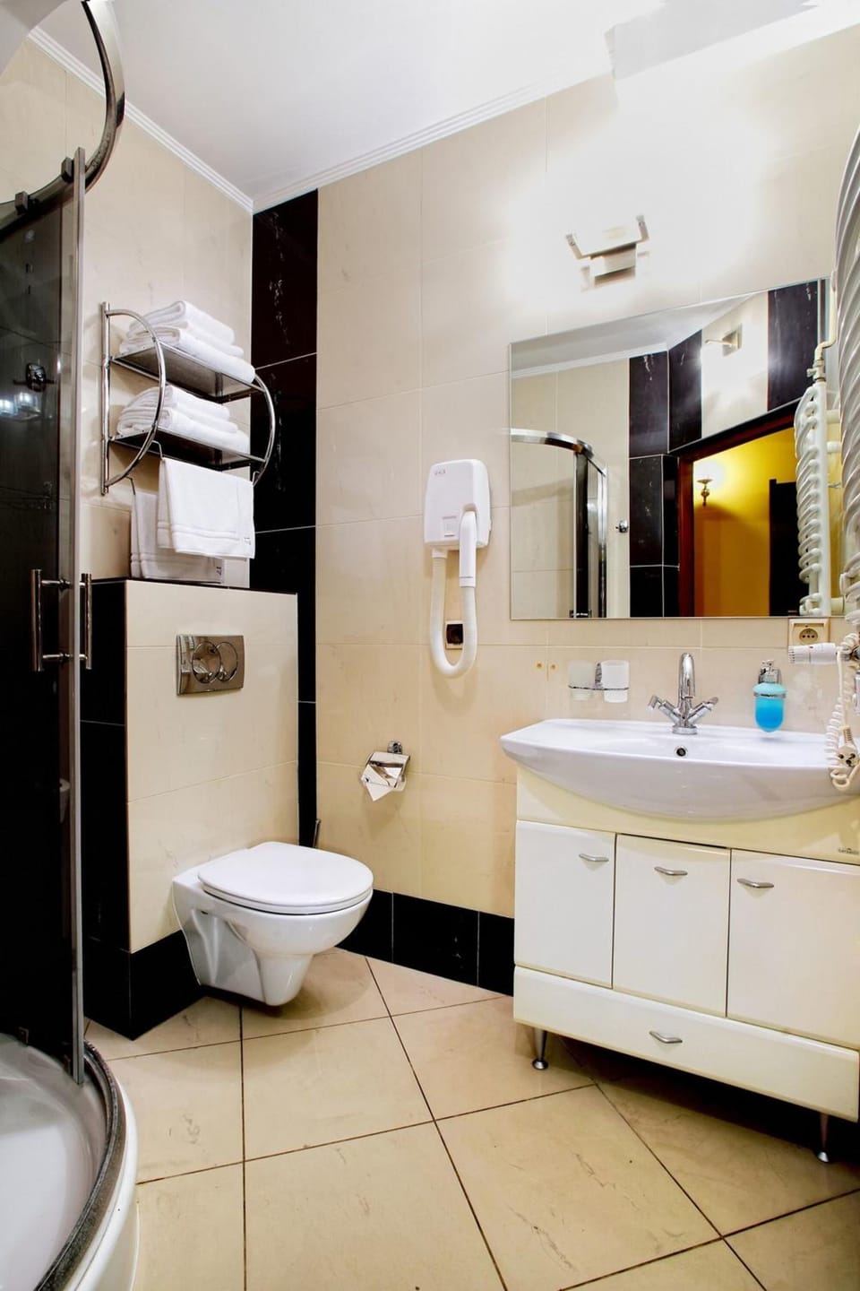 Shower, hydromassage showerhead, hair dryer, towels
