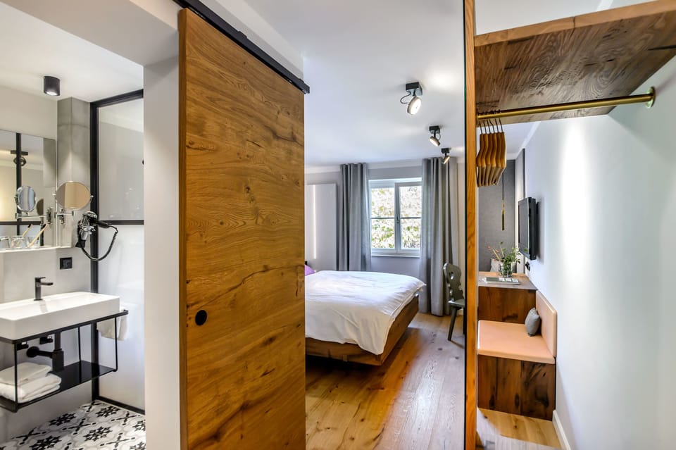 Double Room | Individually decorated, individually furnished, desk, free WiFi