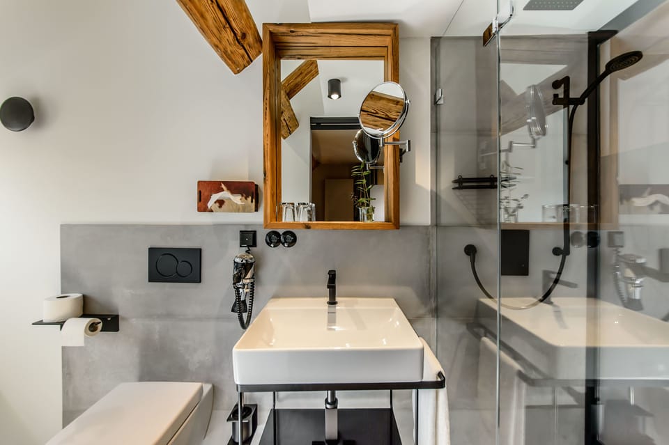 Double Room | Bathroom | Shower, towels