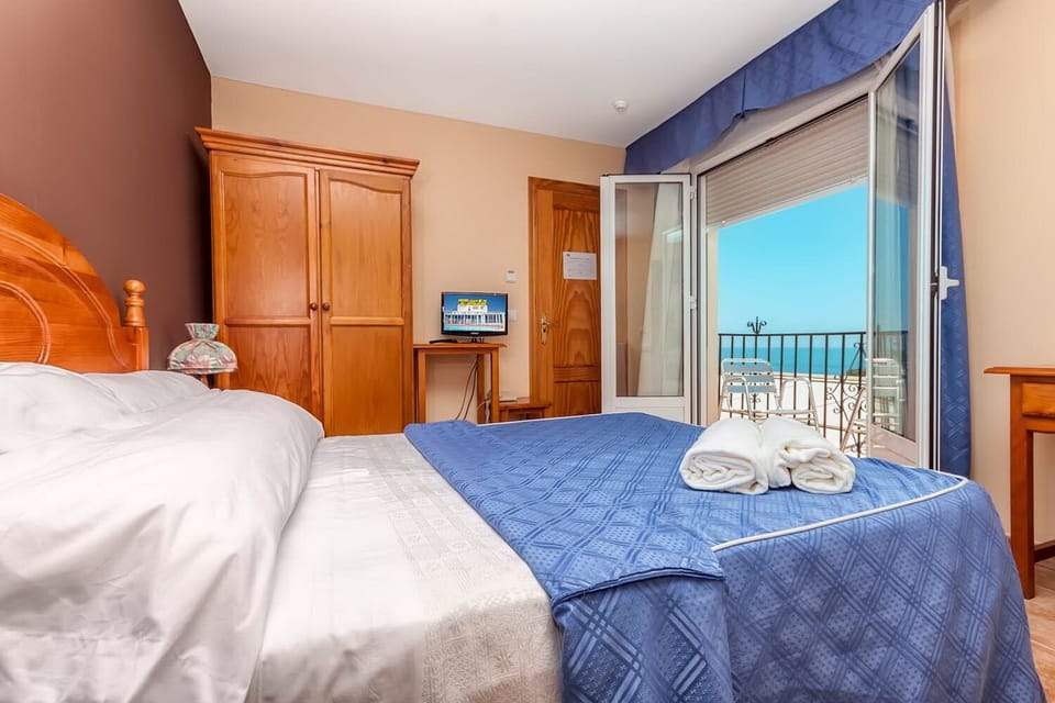Double Room, Balcony, Partial Sea View | WiFi (free)