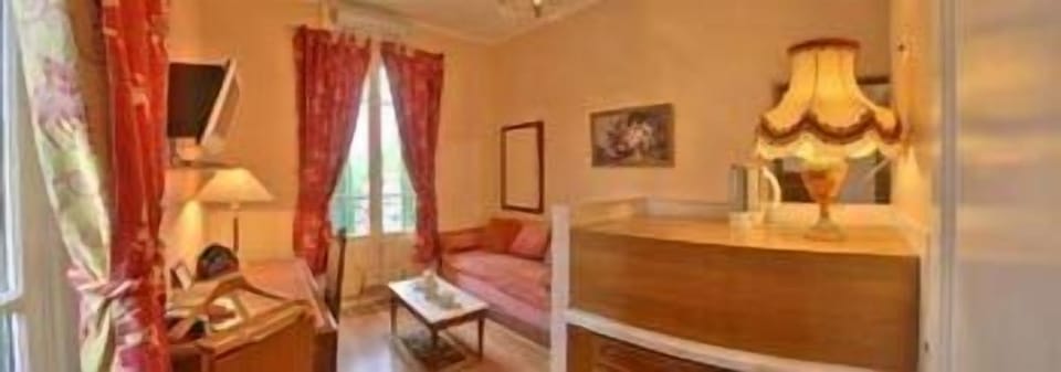 Suite | Living room | TV