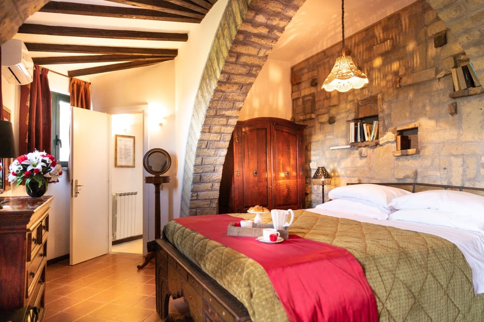 Deluxe Double Room | Minibar, desk, blackout drapes, soundproofing