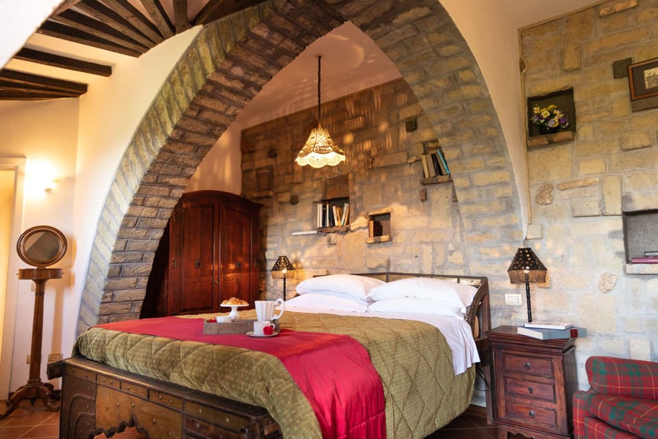 Deluxe Double Room | Minibar, desk, blackout drapes, soundproofing